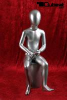 Schaufensterpuppen Unisex Kind mit Kopf, Gesichtslos Silber sitzend Danny Schlank