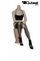 Sitzende Schaufensterpuppe / Mannequin headless haut